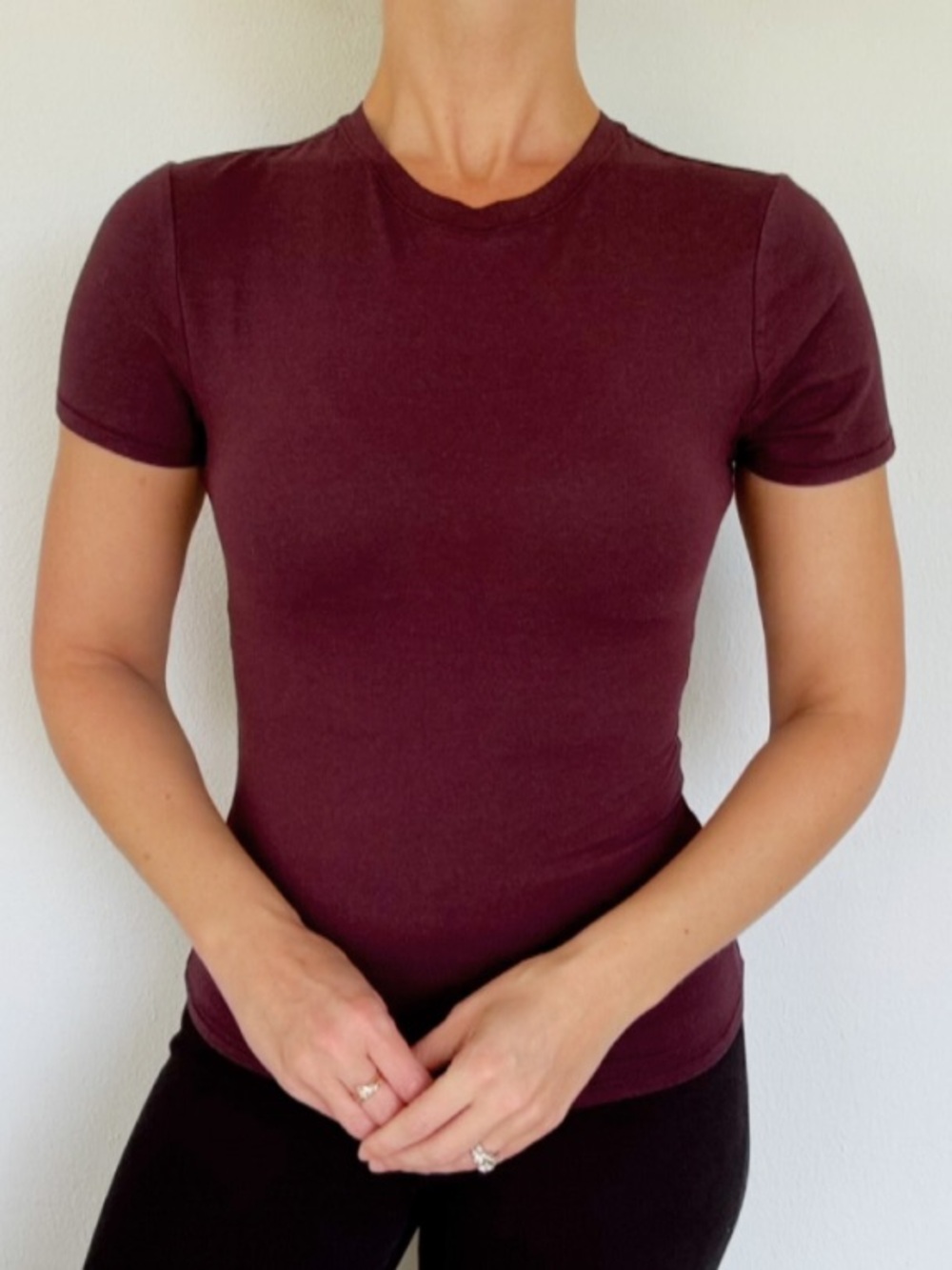 GAP Closeknit dark plum purple short sleeve crewneck stretch tee size small
